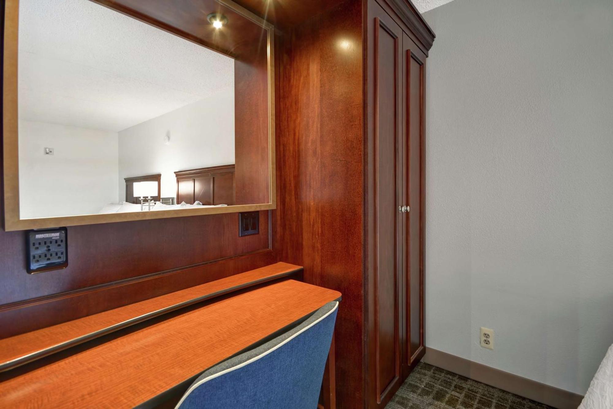 Hampton Inn Detroit Madison Heights South Troy Екстериор снимка